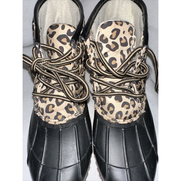 Magellan Outdoors Women's Cheetah Duck Boots Shoes Size 7 Has Yuck On Right Shoe - Picture 1 of 6